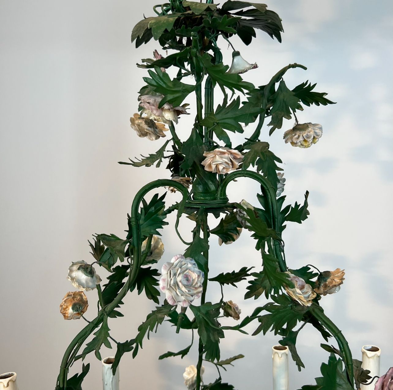 photo vinterior Important Louis XVI Style Brass Basket Chandelier In Green Lacquered Metal Foliage And Meissen Porcelain Flowers