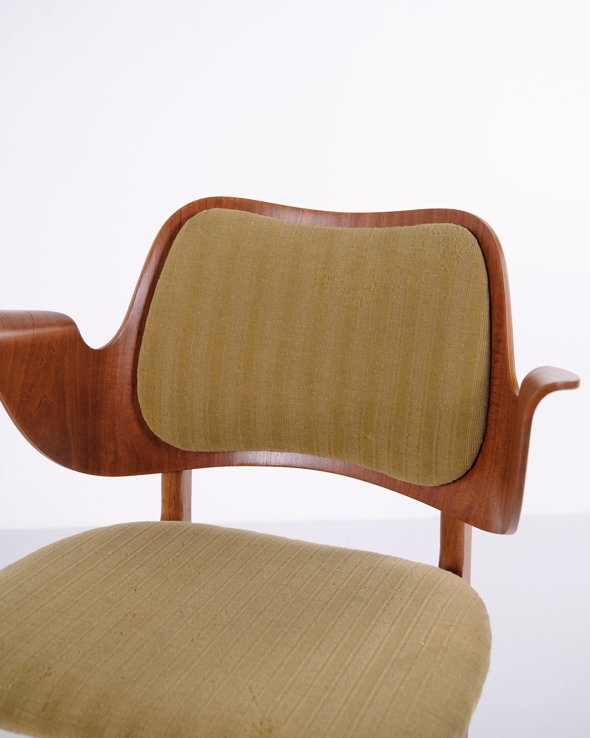 photo furniture Armchair   Model 107   Oak & Teak   Original Upholstered   Hans Olsen   1960s