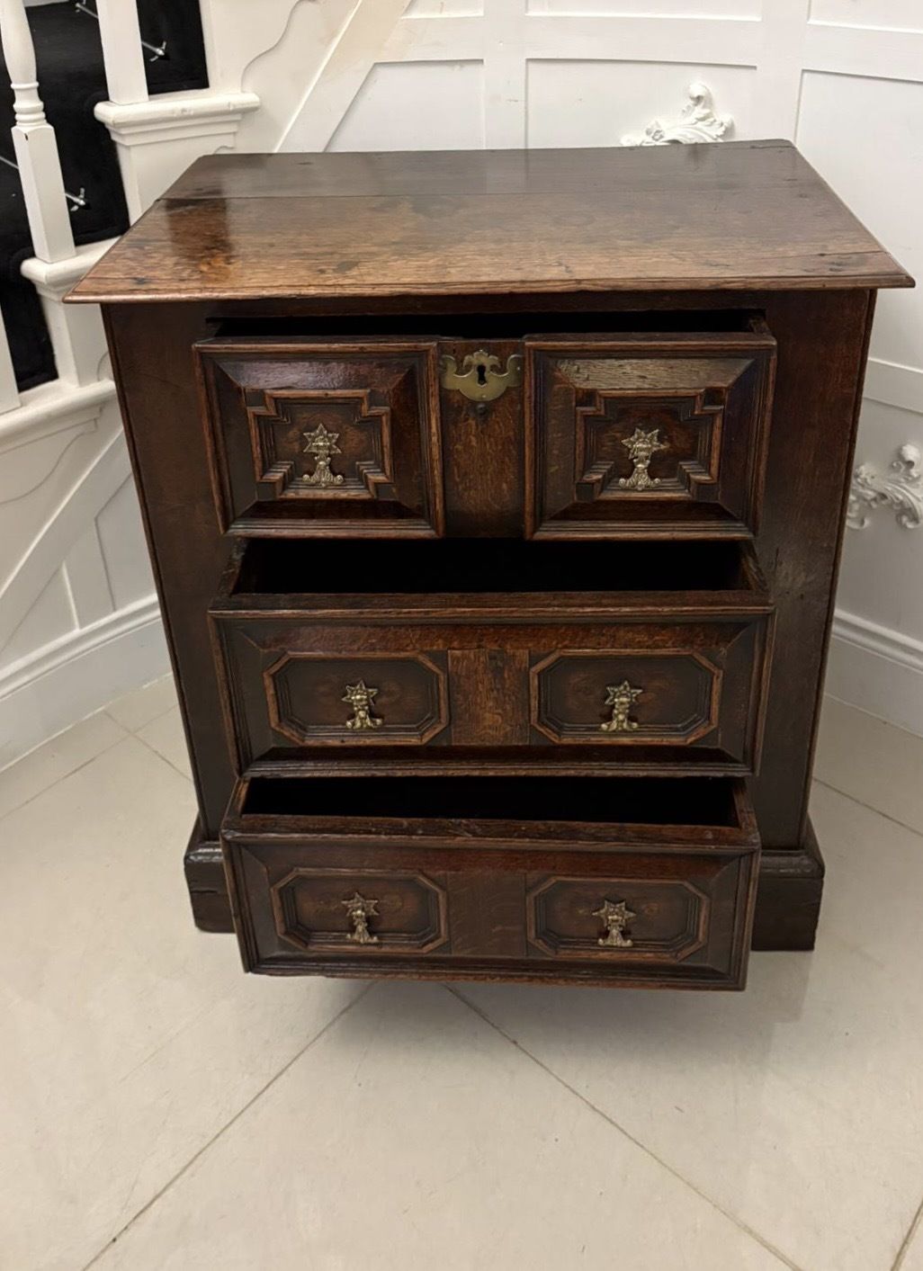 Superb Quality Antique 17th Century Jacobean Oak Geometric Chest Of Drawers photo vinterior