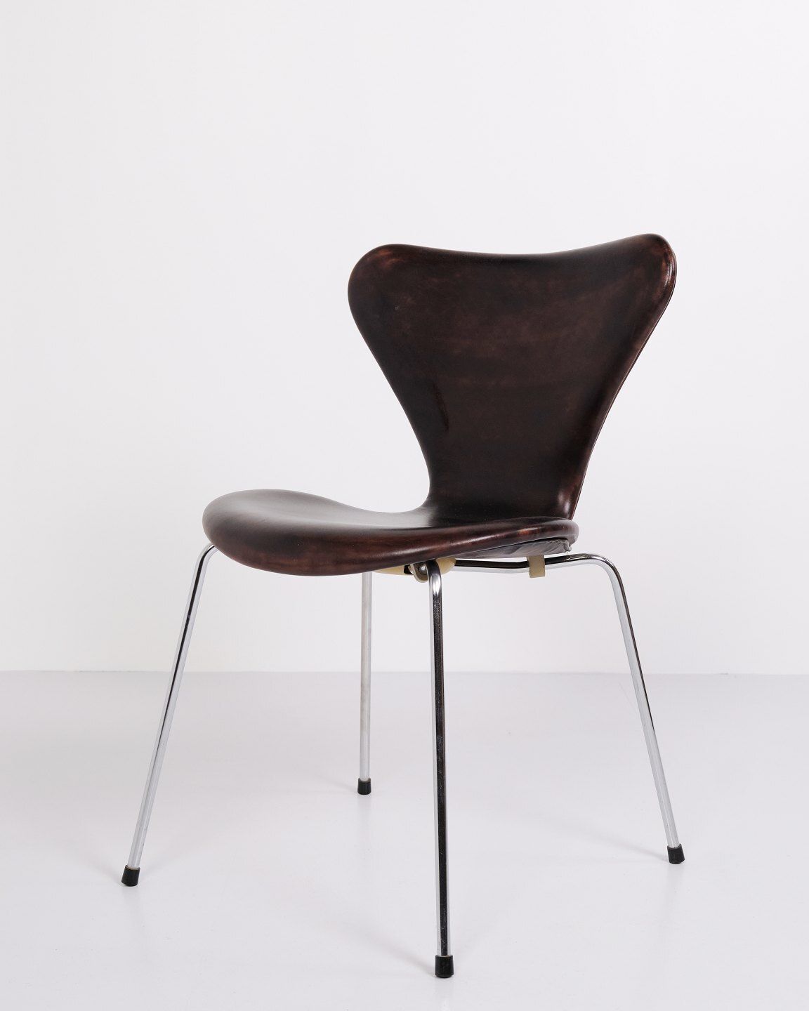 Set Of Six Seven Chairs   Model 3107   Seven Chair   Patinated Brown Leather   Arne Jacobsen   Fritz Hansen photo furniture