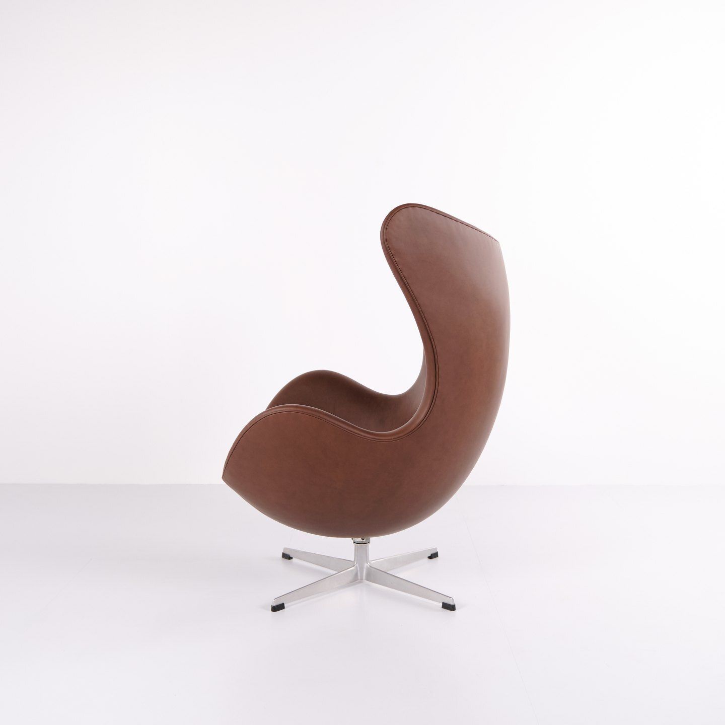 The Egg   Model 3316   Brown Leather   Arne Jacobsen   Fritz Hansen photo furniture
