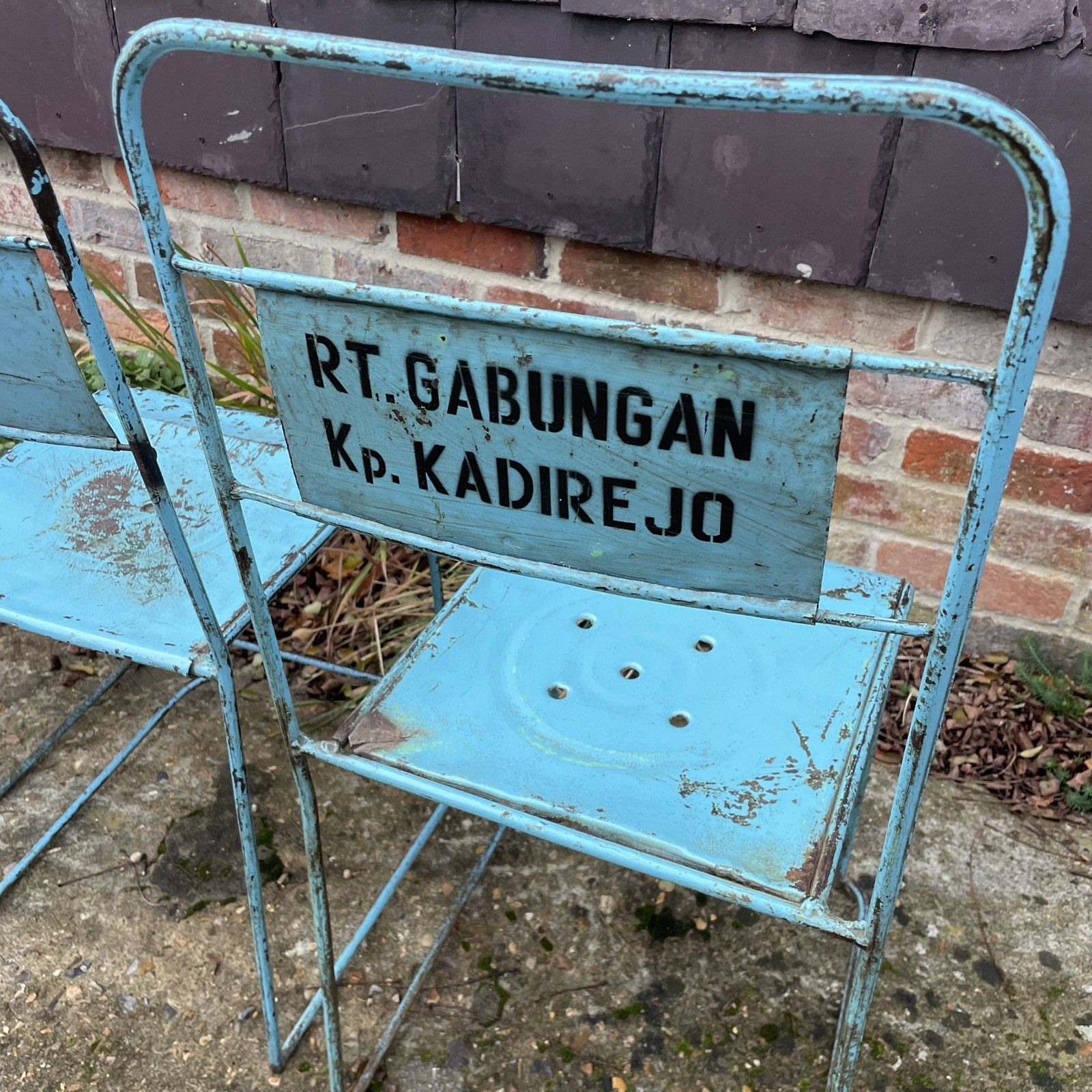 photo vintage 4 X Vintage Indonesian Blue Metal Industrial Stackable Chairs Unique Set Of 4