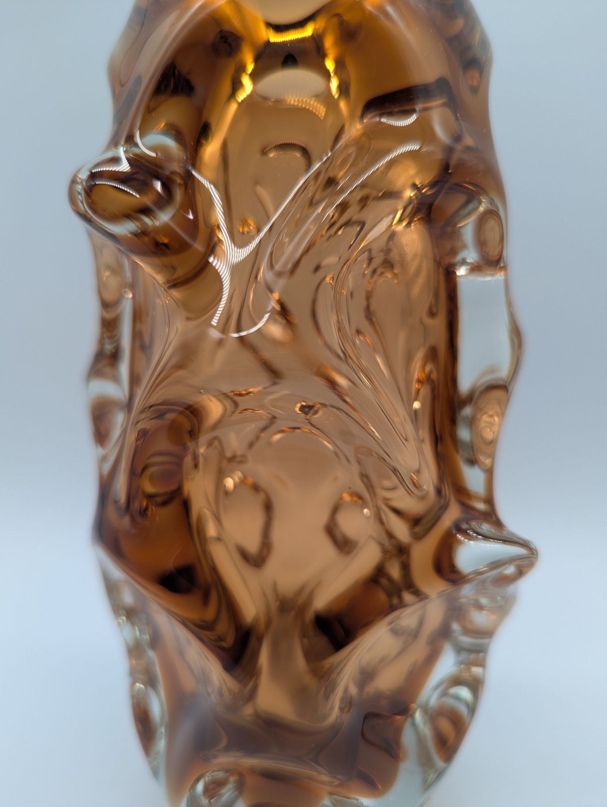 photo furniture Jan Beránek For Skrdlovice – Sculptural Sommerso ‘Propeller’ Vase, 1950s