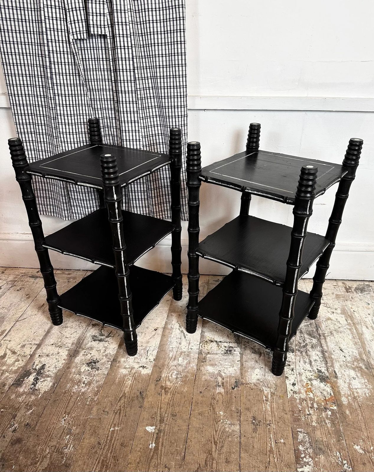 photo furniture " Made By Muirshin" Pair Of Faux Bamboo Overpainted Nightstands W/ Unique Paintwork