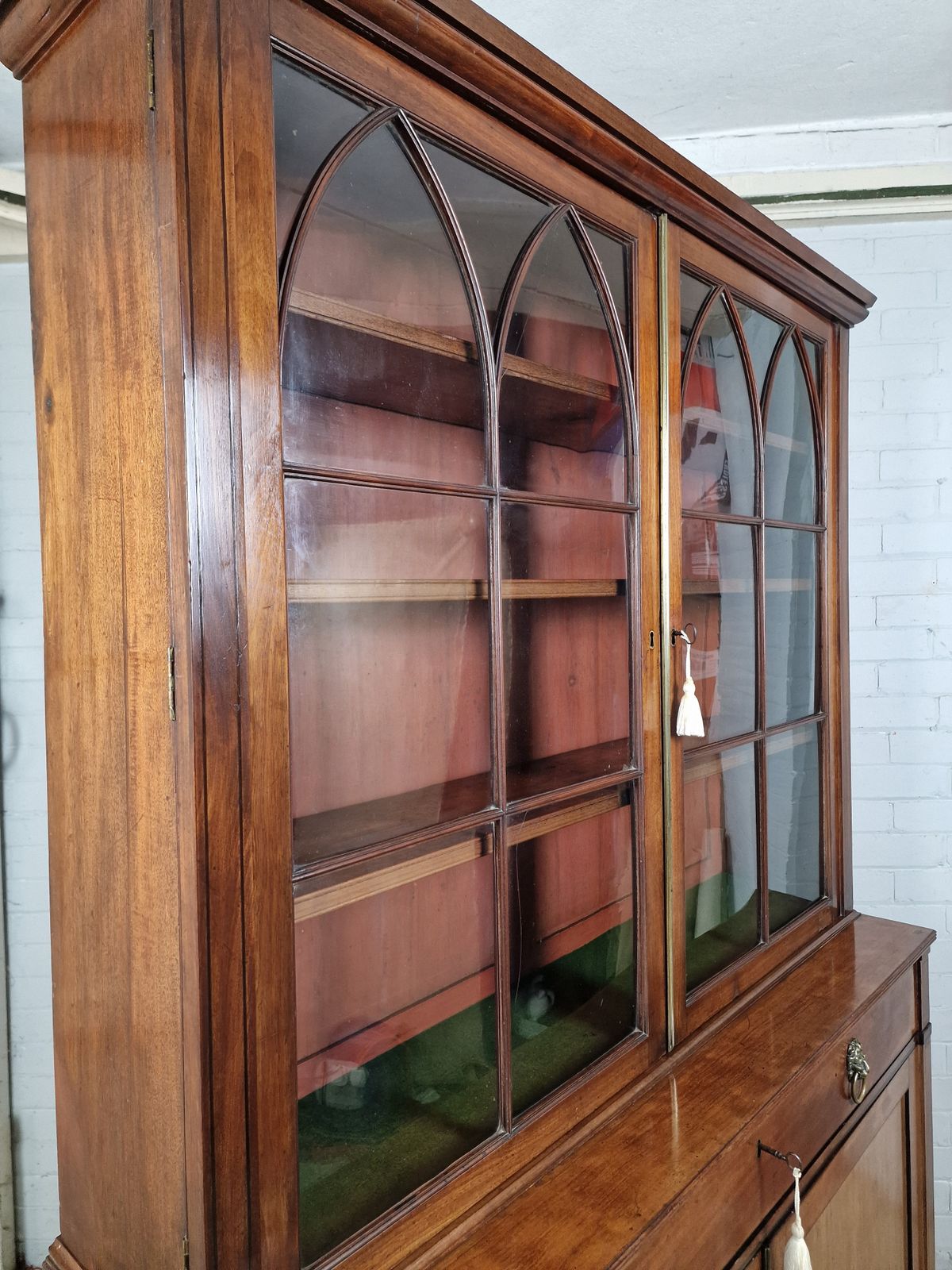 photo vintage Antique Mahogany Bookcase Cupboard   George IV
