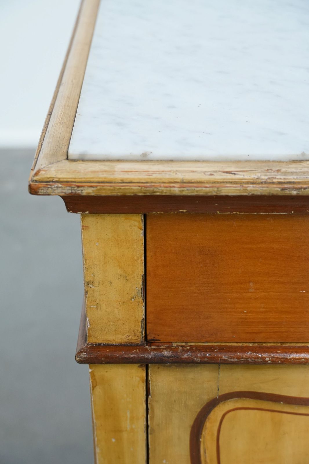 photo furniture Antique Wooden 1 Door Hallway/Bedside Table With A Light Marble Top