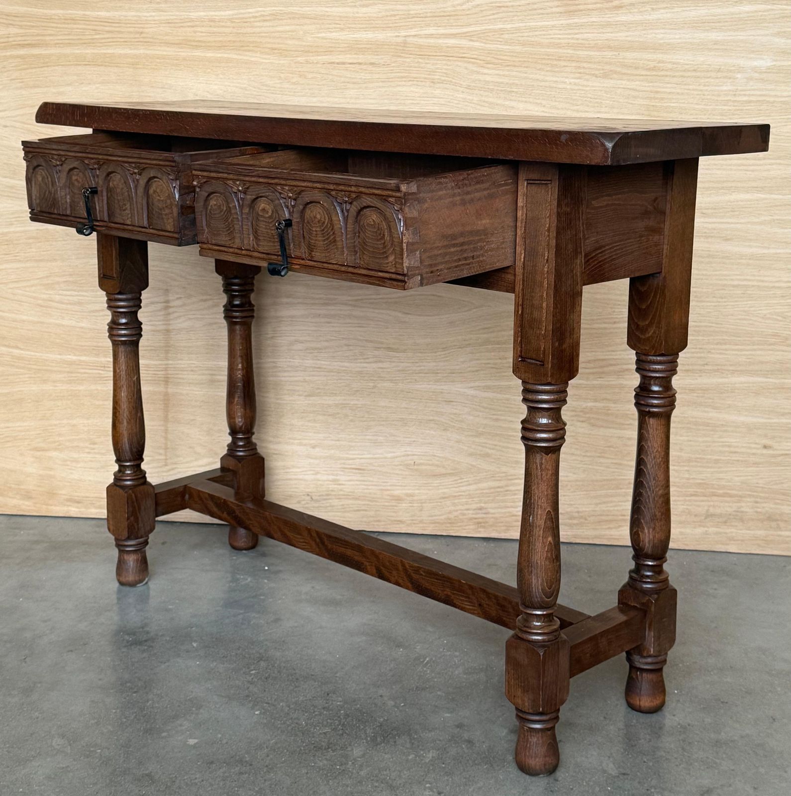 Early 20th Century Spanish Carved Console Table With Fluted Legs photo vinterior