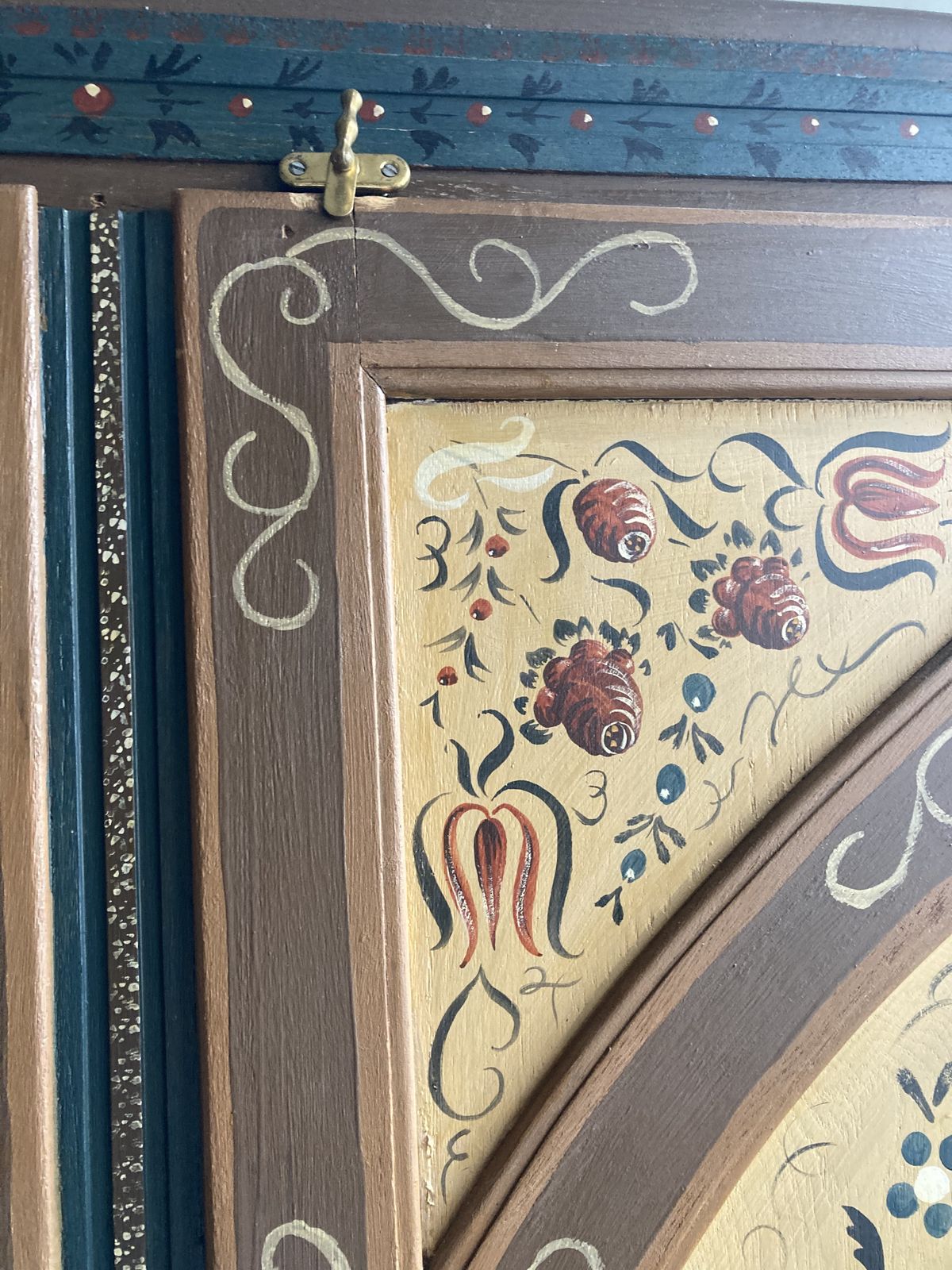 photo vintage Original Hand Painted Austrian Large Heirloom Wardrobe