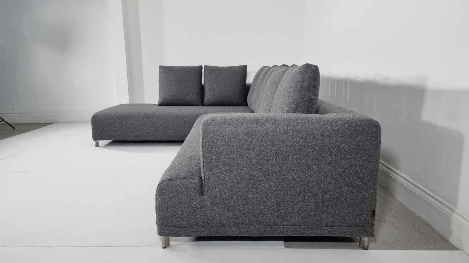 photo vinterior Ligne Roset Opium L/R Grande In Luxurious Grey Wool In Immaculate Condition
