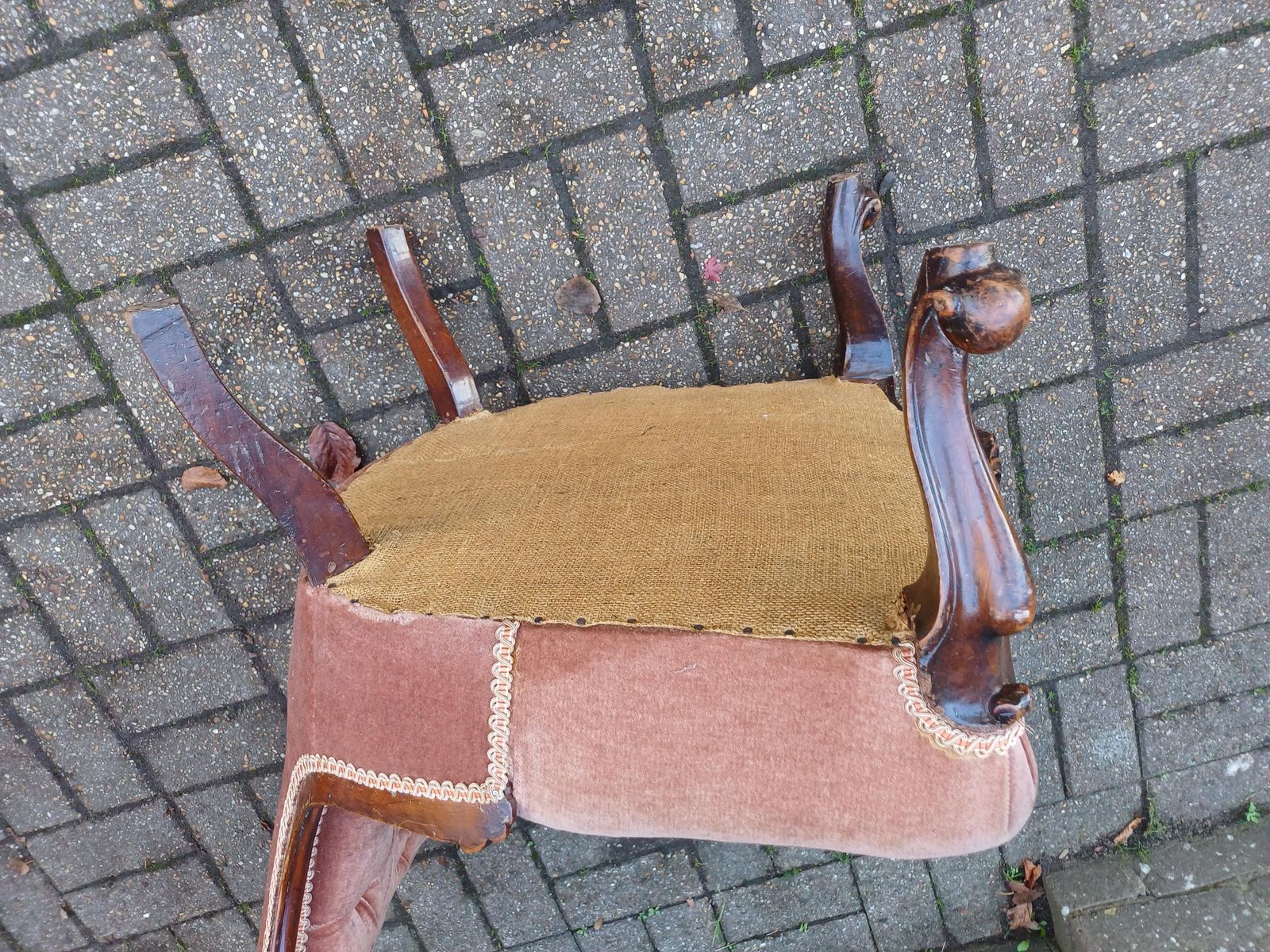 photo vinterior Antique Victorian Spoon Back Chair, Carved Mahogany Nursing Chair Deep Button Velvet Upholstery 19th Century Accent Chair Free Hand Delivery
