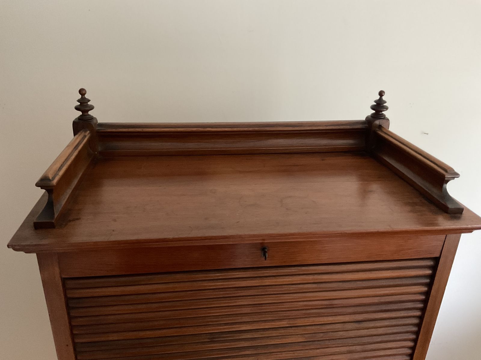 5250.0 Dental Surgery Cabinet By The Dental Manufacturing Co. Ltd., 1912. photo