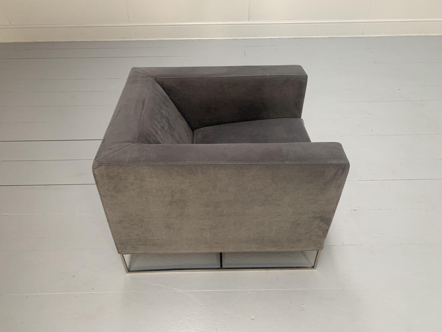 Minotti “Klee” Armchair – In Grey Alcantara photo vintage
