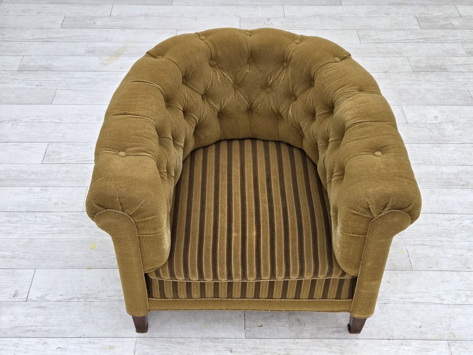 Ca. Jaren 1950, Deense Relaxfauteuil, Groen Meubelwol, Essenhout. photo furniture