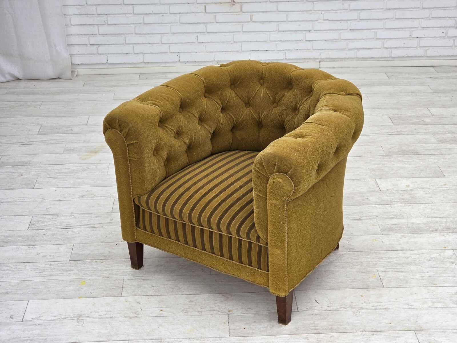 Ca. Jaren 1950, Deense Relaxfauteuil, Groen Meubelwol, Essenhout. photo vinterior