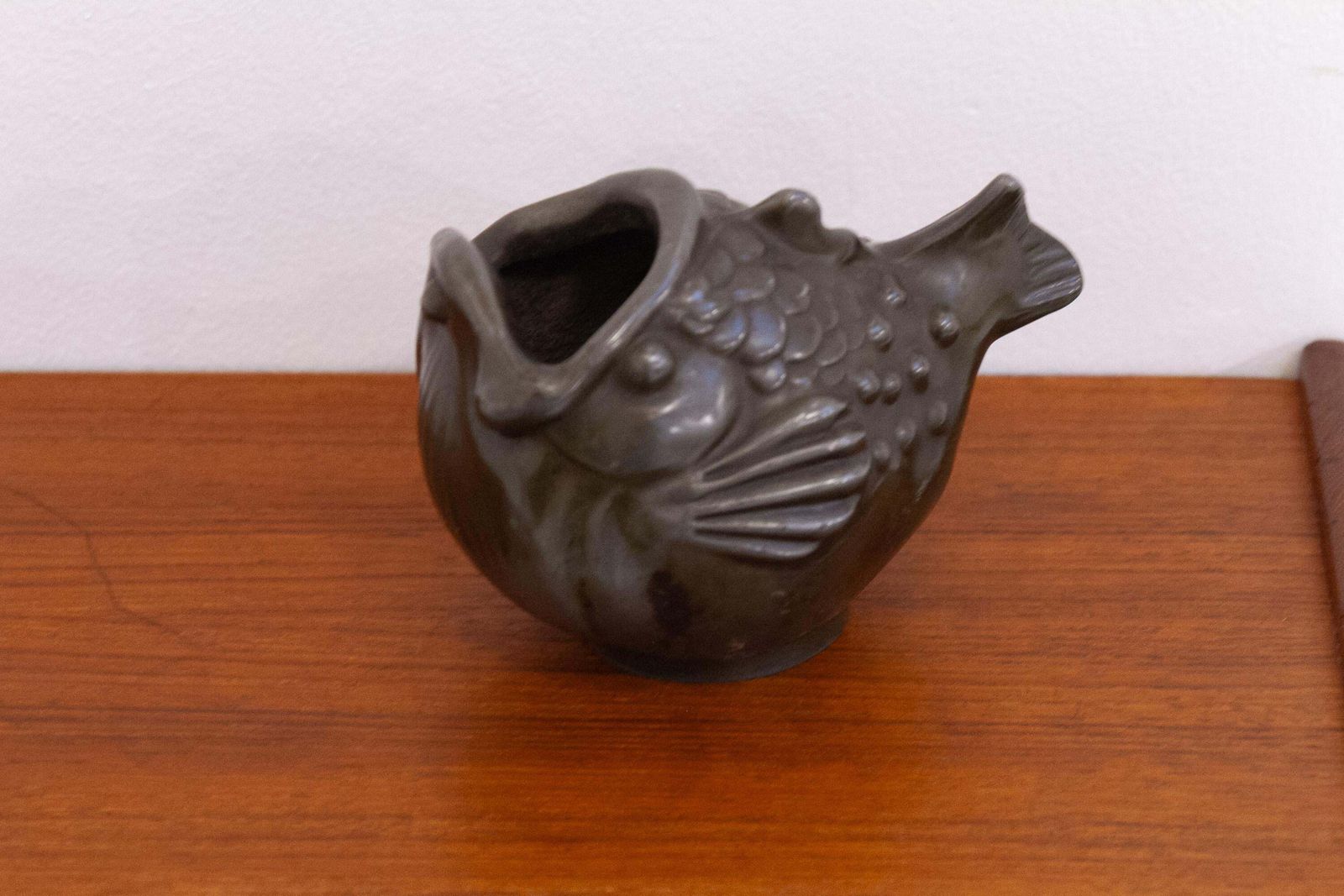 photo vinterior Danish Art Deco Fish Vase In Disko Metal By Just Andersen, 1930s.
