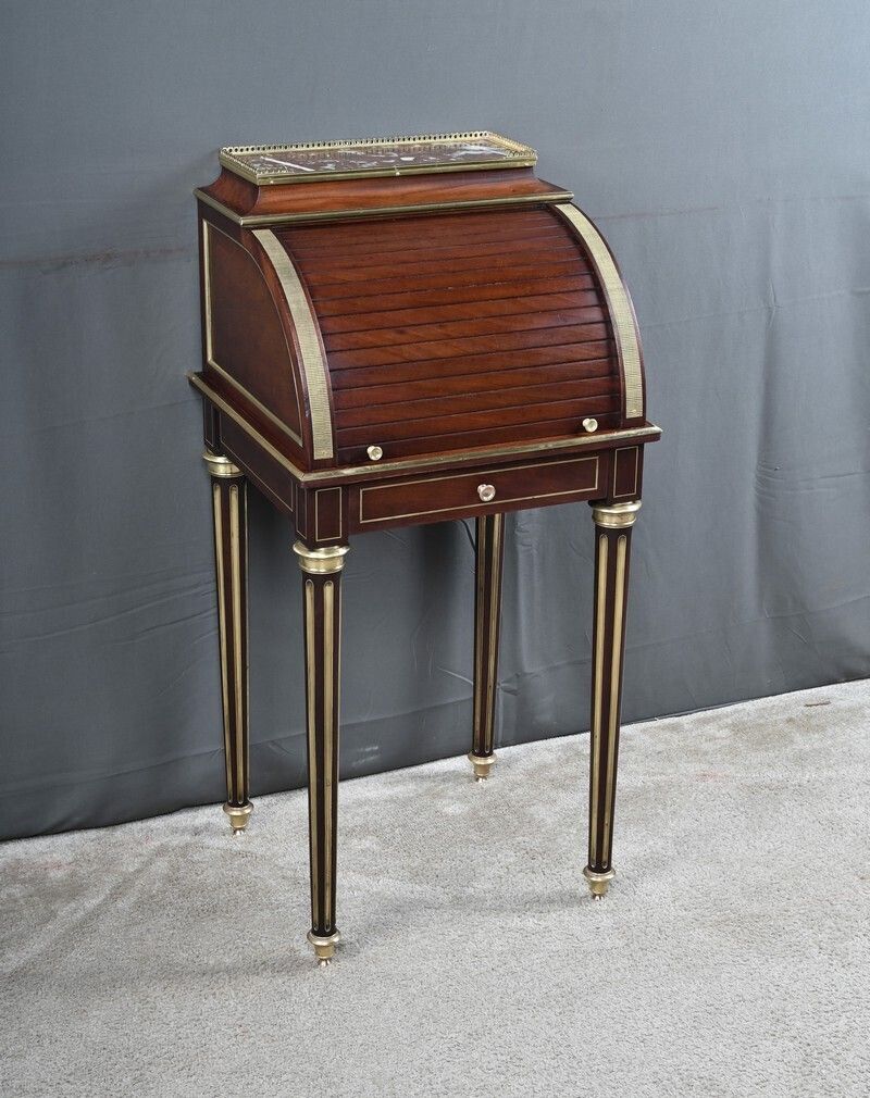 photo furniture Small Mahogany Parlor Cabinet, Louis XVI Style – Second Half Of The 19th Century