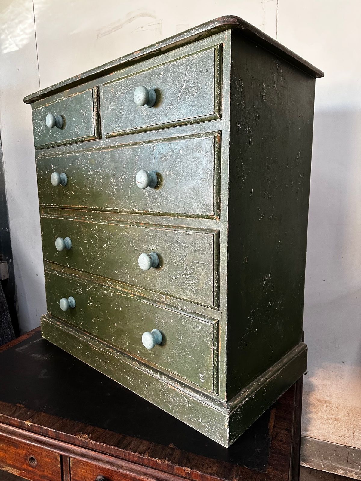 photo vinterior Solid Pine Retro Chest Of Drawers With Green Distressed Paint Finish