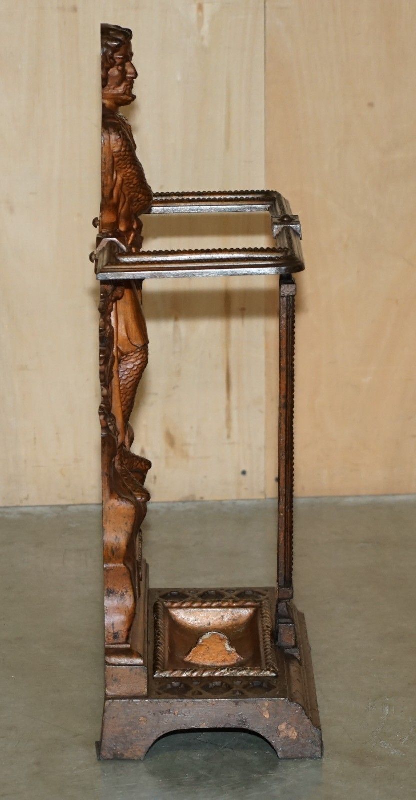 1395.0 19th Century Scottish Cast Iron Umbrella Stand By Grahamston Of William Wallace photo