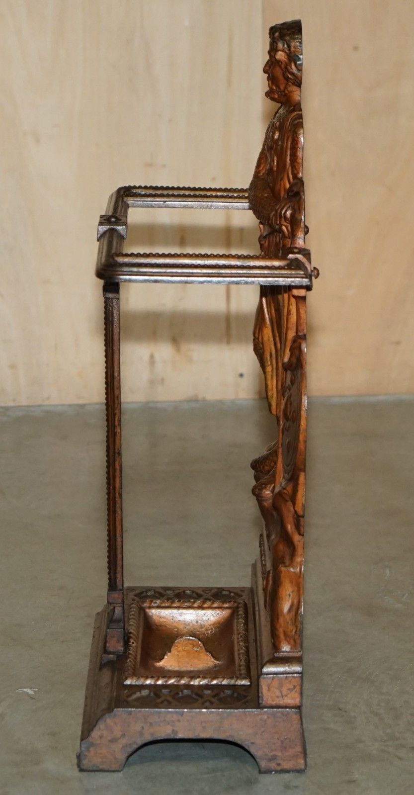 photo vintage 19th Century Scottish Cast Iron Umbrella Stand By Grahamston Of William Wallace