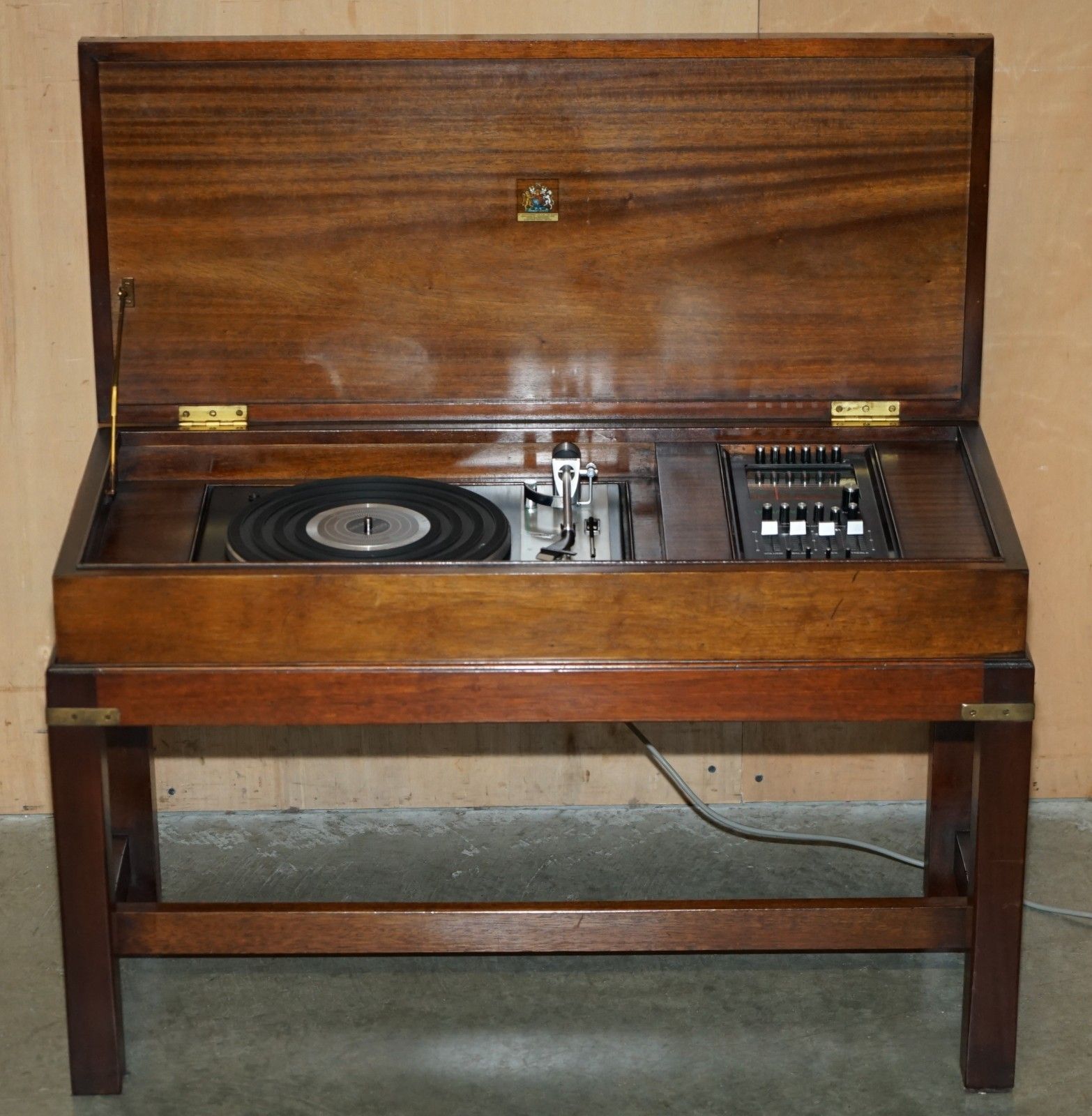 1950.0 Royal Warrant Military Campaign Dynatron Hfc 65 Record Player Radio Coffee Table photo