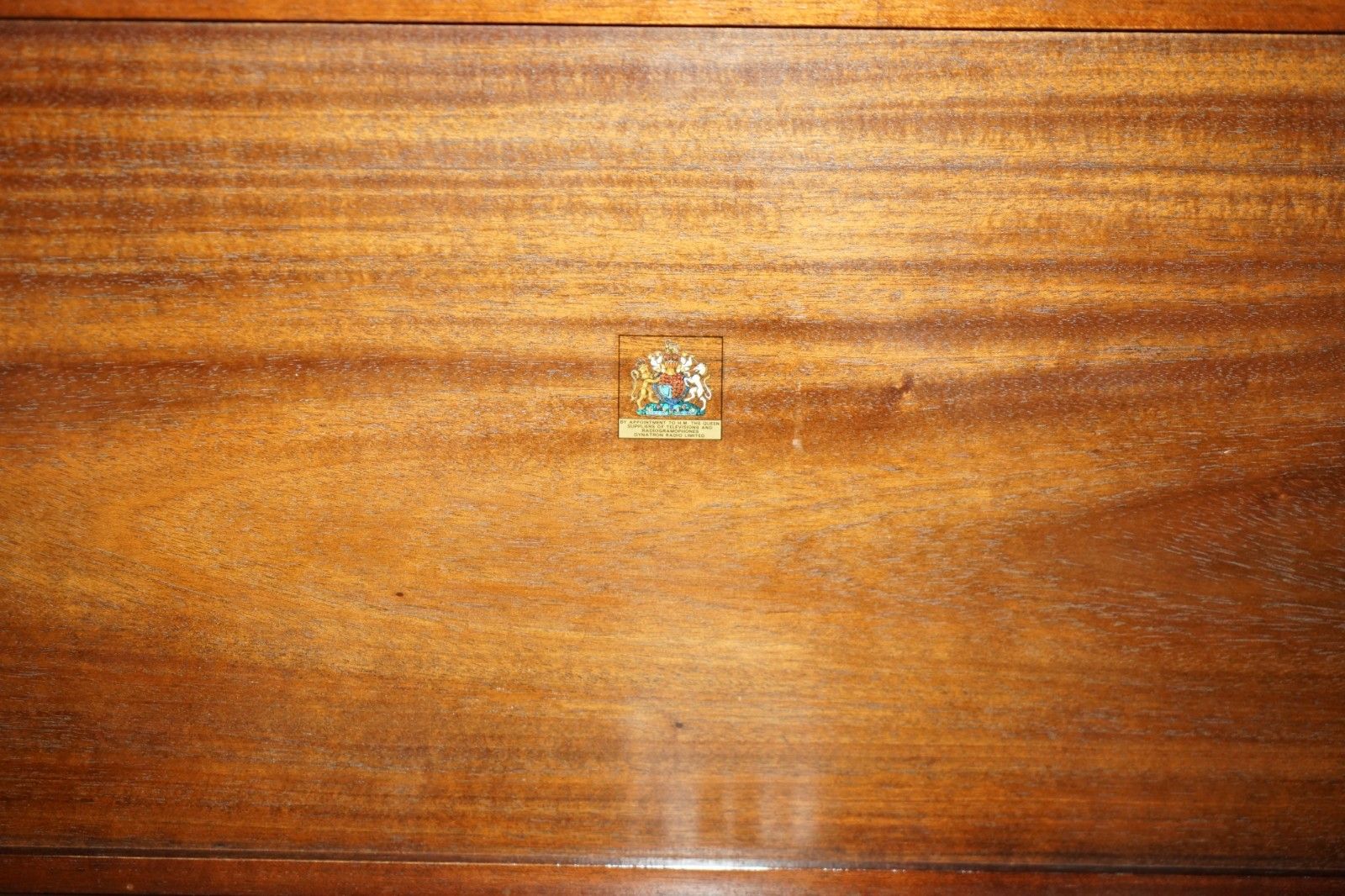 photo vinterior Royal Warrant Military Campaign Dynatron Hfc 65 Record Player Radio Coffee Table