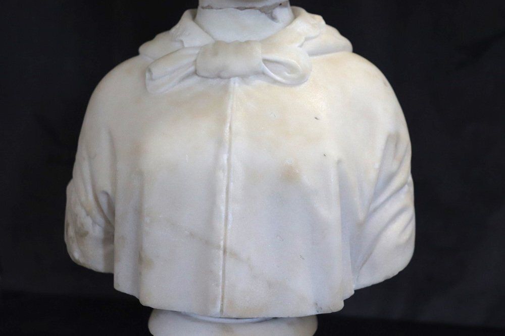 2804.0 Bust Of A Lady, 19th Century, White Marble Sculpture photo