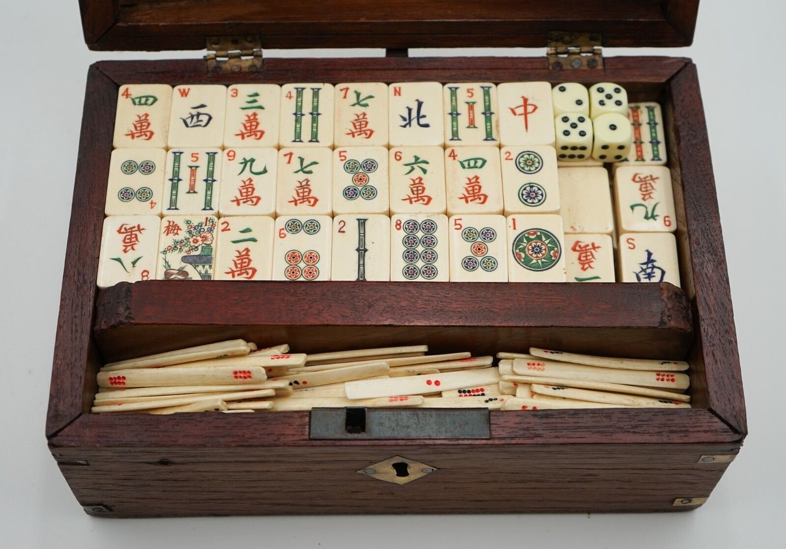 Home Decor Antique Traditional Chinese Mahjong Game Set With 144 Tiles photo