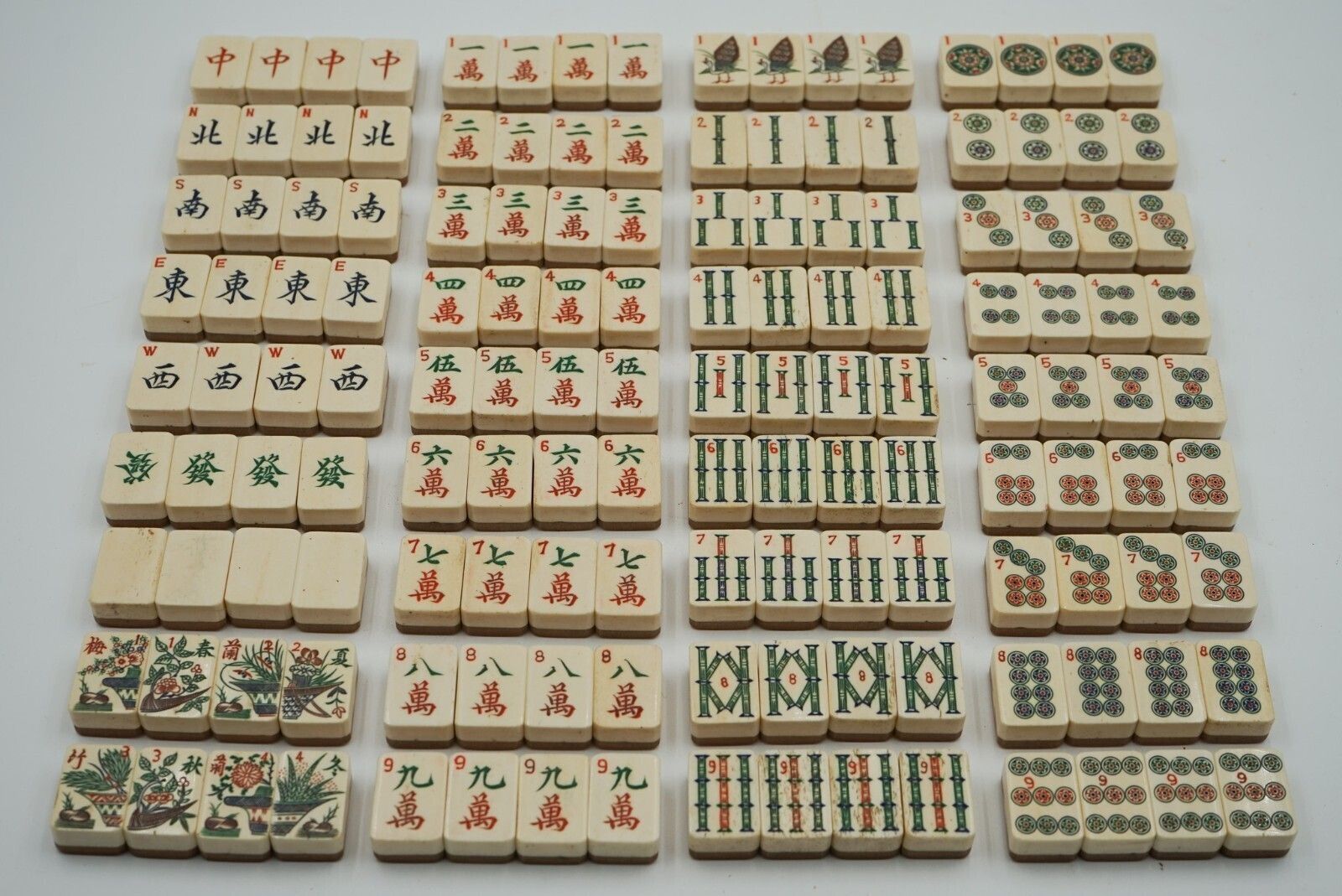 photo vinterior Antique Traditional Chinese Mahjong Game Set With 144 Tiles