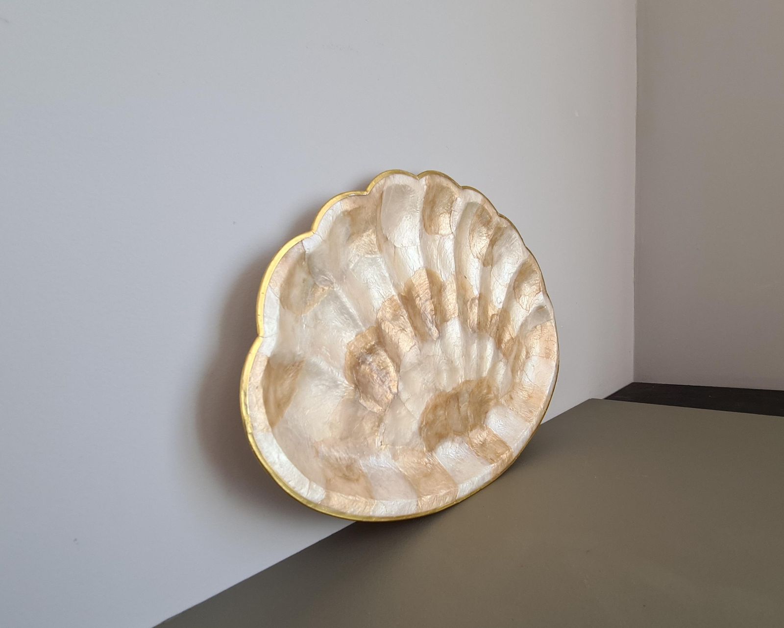 Vintage Mother Of Pearl And Gold Plated Trinket Dish – 1970s Seashell Decorative Dish – Retro Chic Trinket Tray photo vintage
