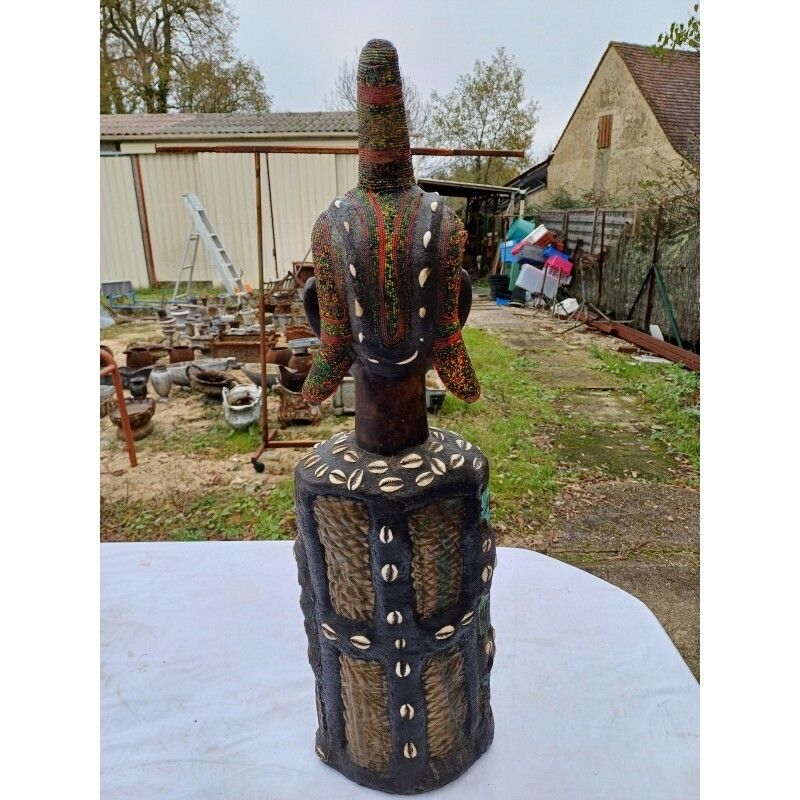Statue Africaine Femme Bois , Laiton , Perles , Coquillages photo for sale