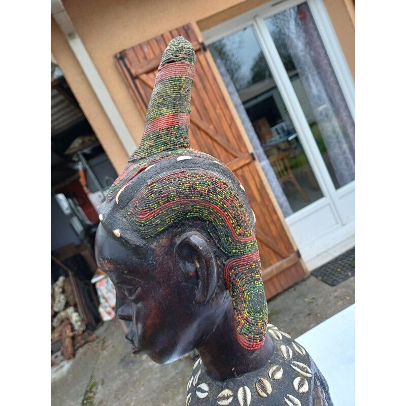 Art Statue Africaine Femme Bois , Laiton , Perles , Coquillages photo