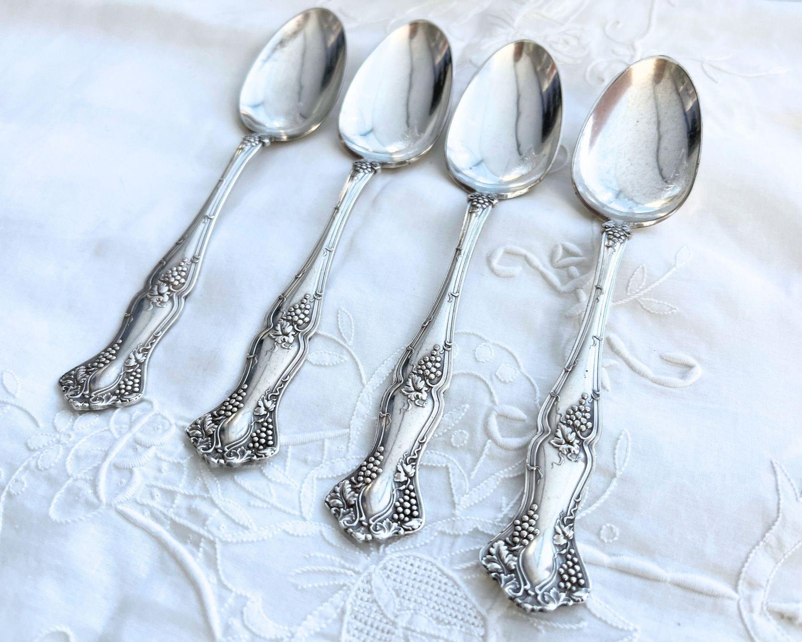 Rogers Bros Soup Spoons | 4pcs | Silver Plate Grapes Vine | Ready To Use