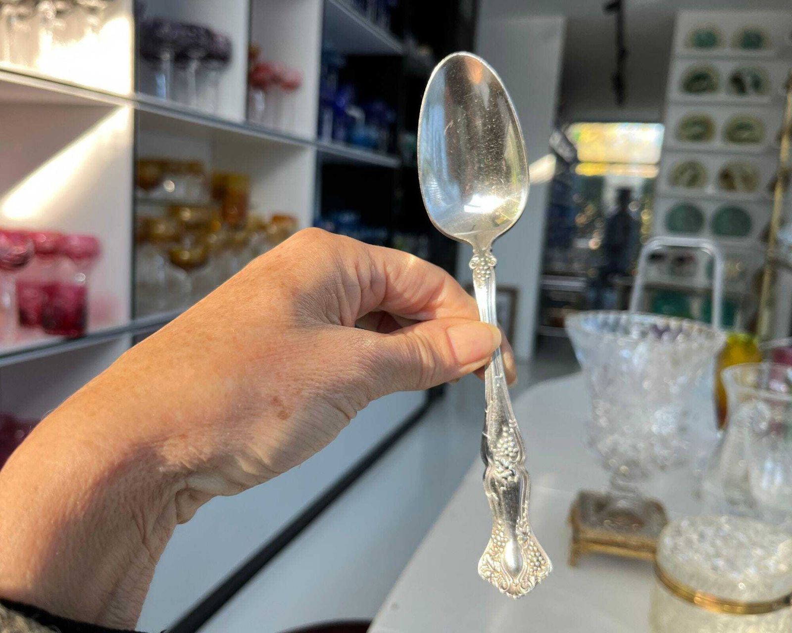Rogers Bros Soup Spoons | 4pcs | Silver Plate Grapes Vine | Ready To Use photo vinterior