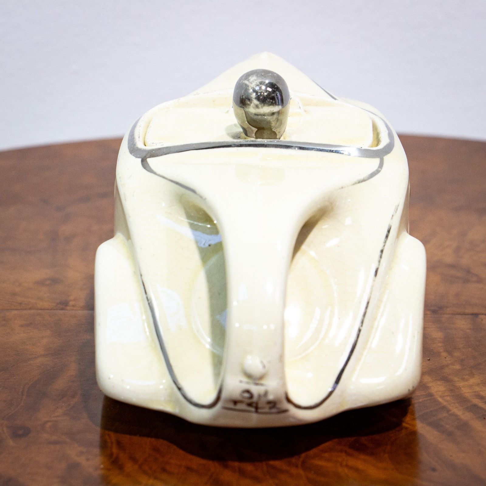 White Sadlers Teapot photo vinterior