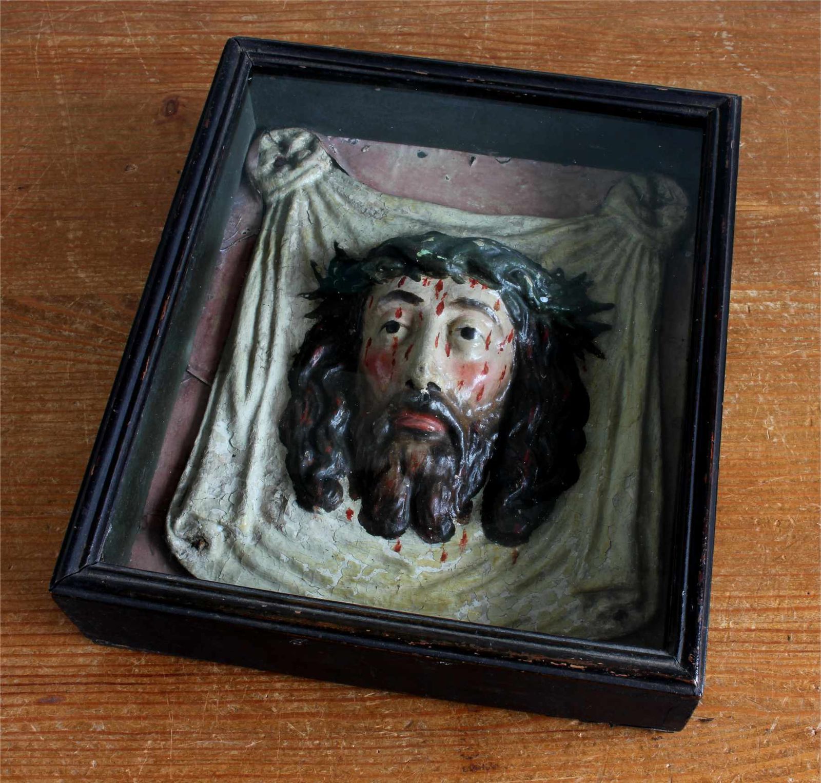 Antique Jesus Christ Veil Of Veronica. Papier Mache Display Case. 1800s. photo Art