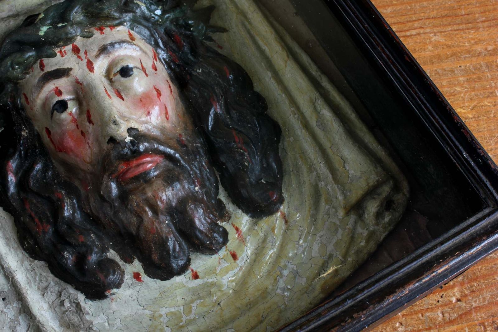 Antique Jesus Christ Veil Of Veronica. Papier Mache Display Case. 1800s. photo 925.0