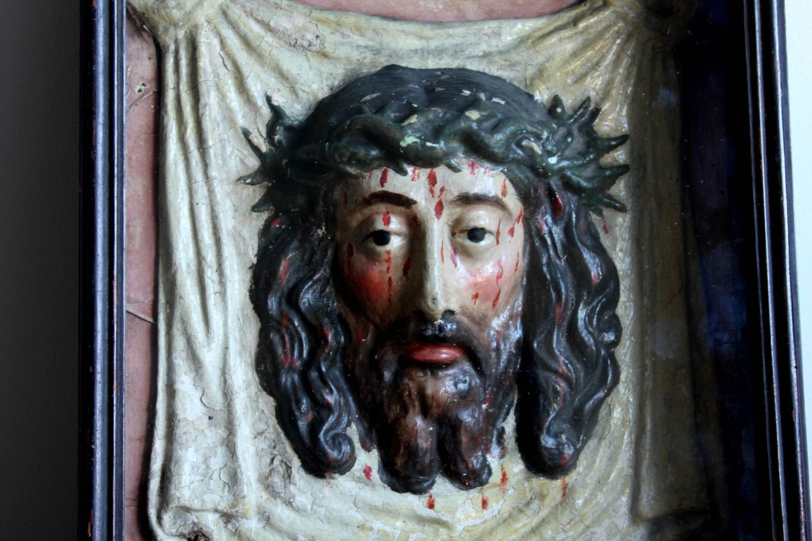 Art Antique Jesus Christ Veil Of Veronica. Papier Mache Display Case. 1800s. photo
