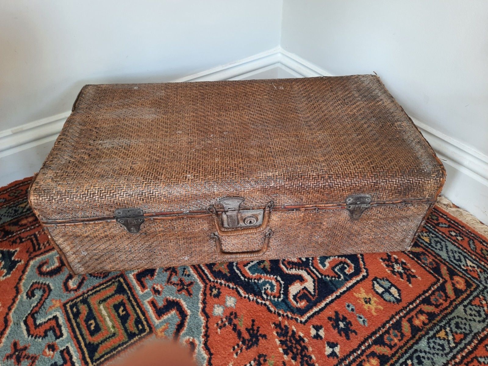 Antique Woven Rattan Suitcase Wooden Base Rustic Luggage Storage Prop Box photo furniture