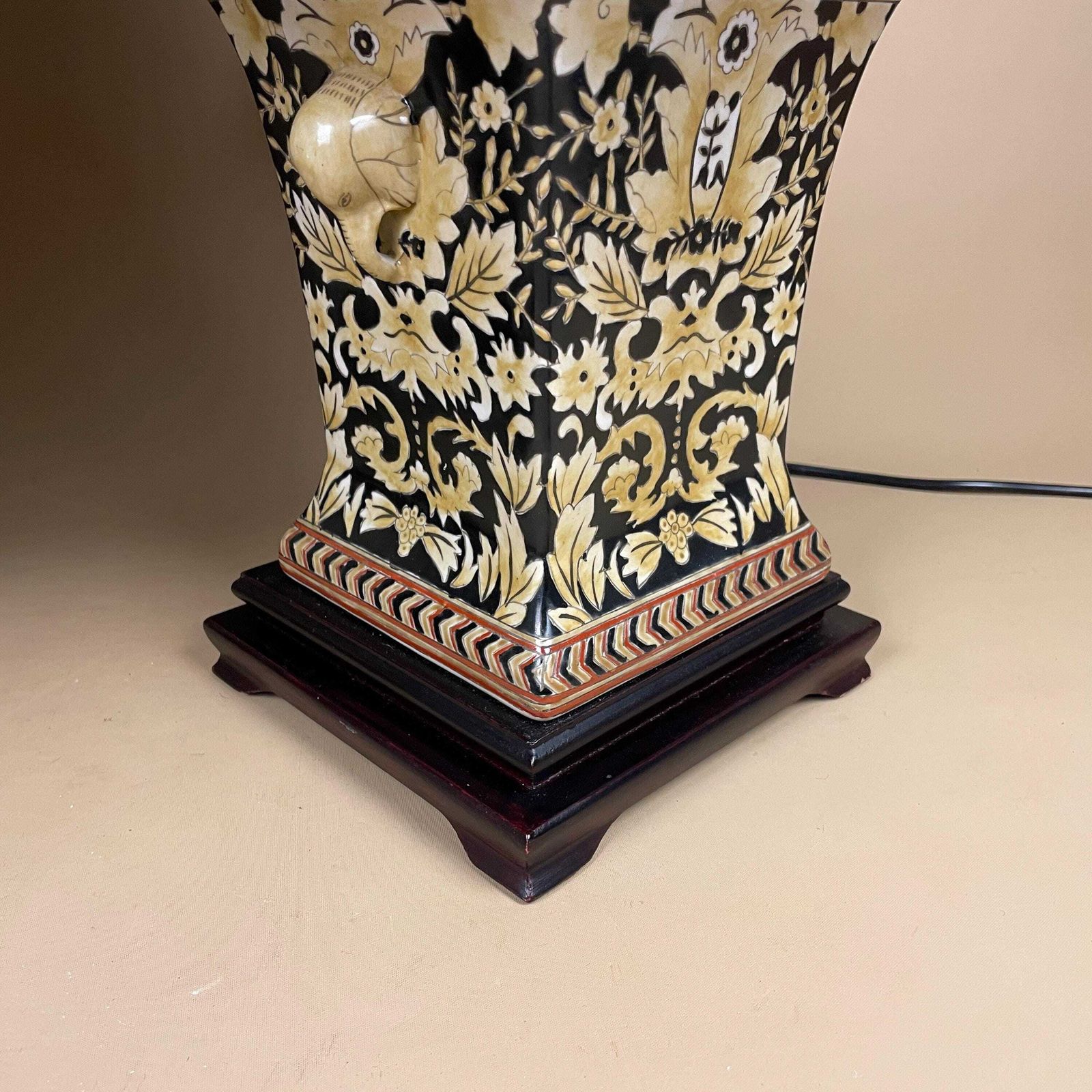 Lighting Pair Of Oriental Ceramic Lamps With Lampshades Black Yellow Patterned Vintage Chinoiserie Porcelain Bedside Table Lighting Lamp Chinese Wood photo