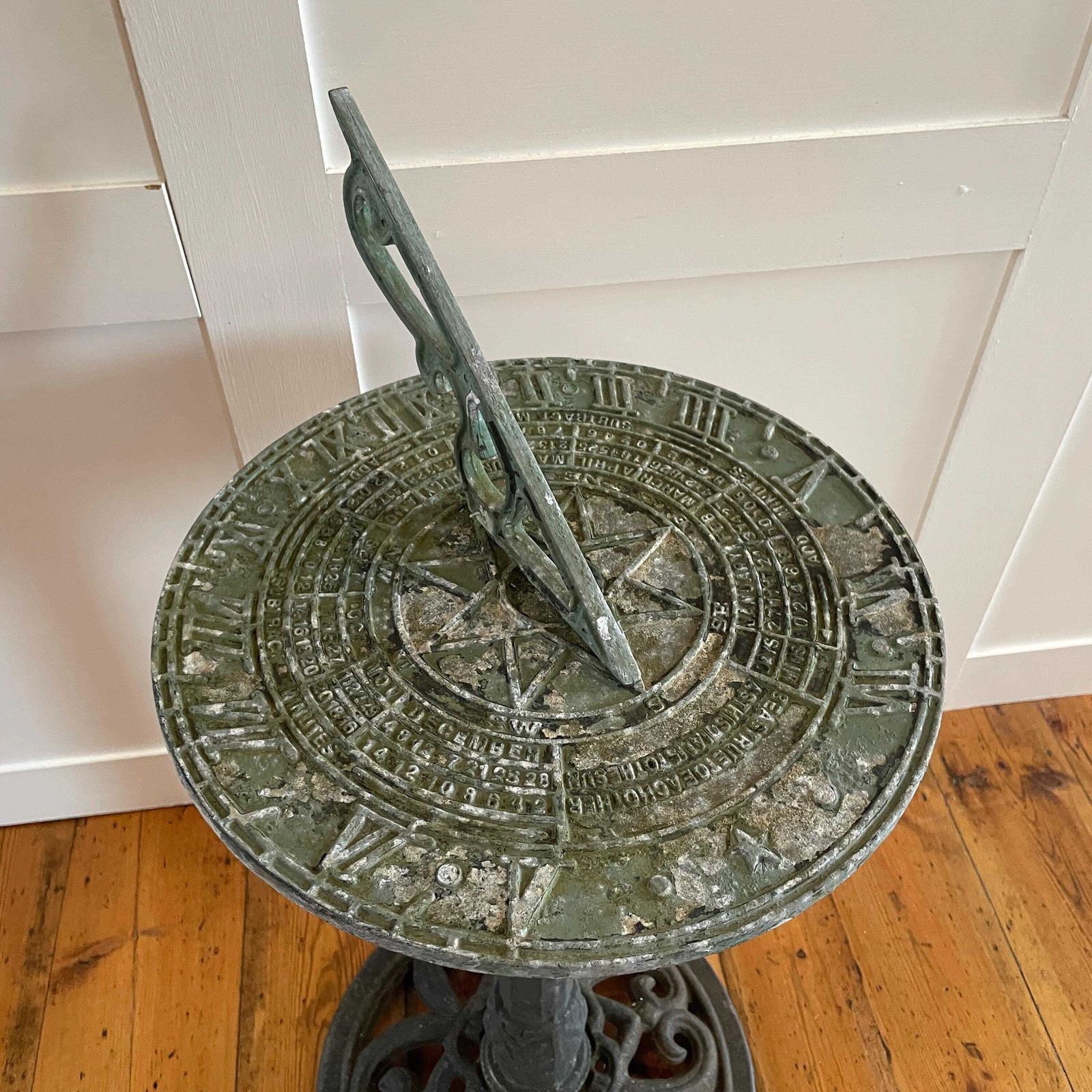 Garden Sundial Vintage Weathered Pedestal Outdoor Ornament Rustic Garden Decor Traditional English Patio Feature photo vinterior