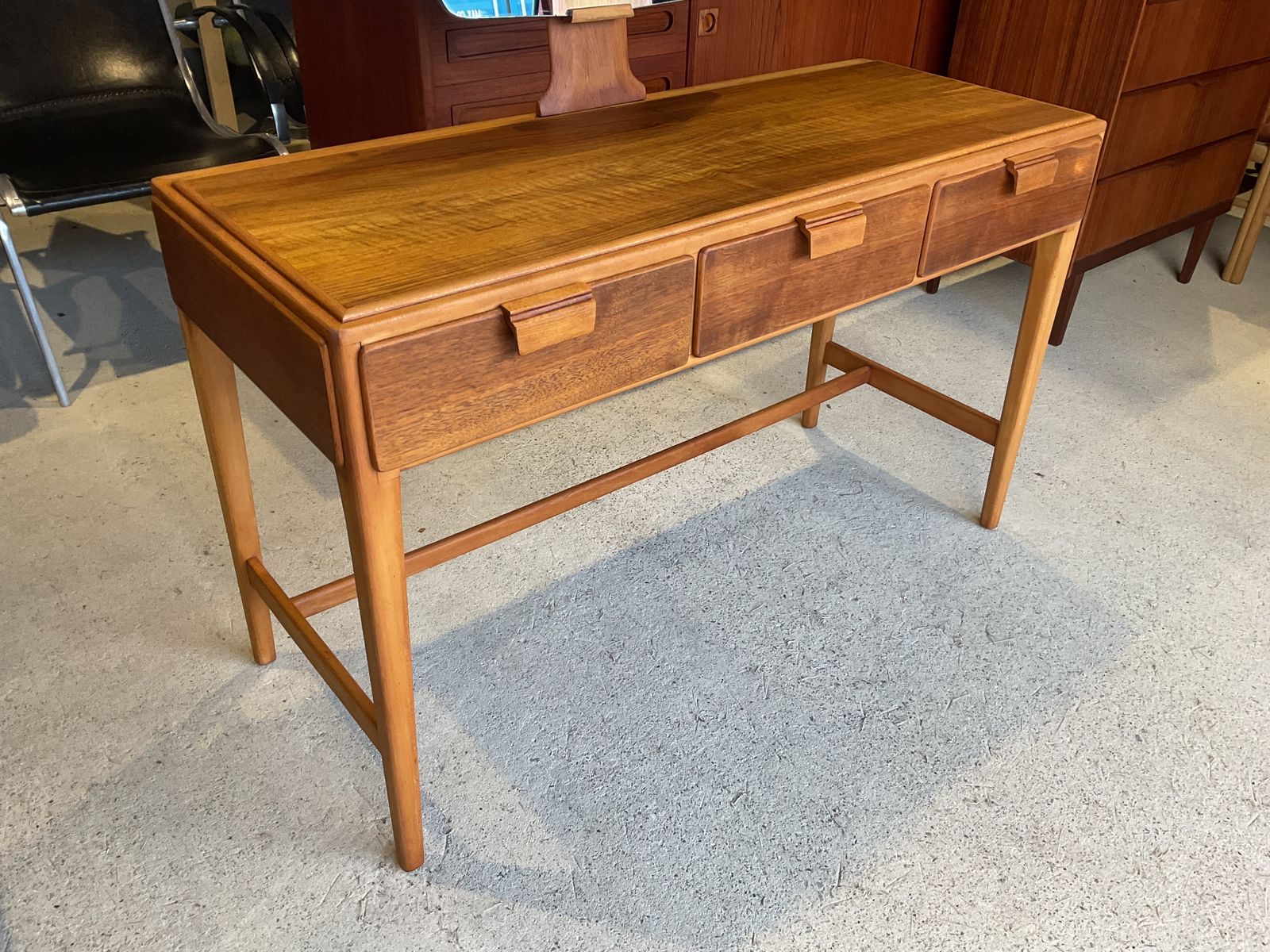 photo furniture Mid Century Dressing Table Designed By Jaques Groag For Loughborough 1950s