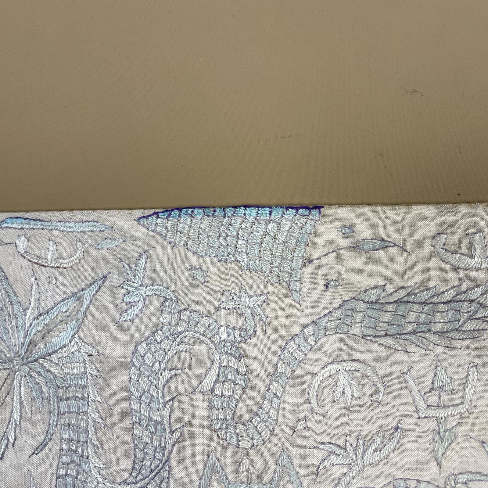 photo furniture Chinese Embroidered Fabric Panel Dragon Design Vintage Textile Wall Art Oriental Embroidery Handcrafted On Board Decorative Hanging