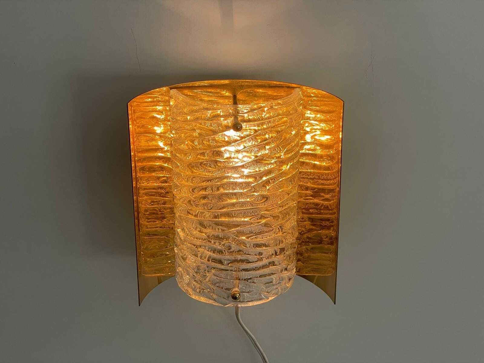 photo vinterior Crystal Glass And Brass Curve Backplate Pair Of Sconces, 1960s, Germany