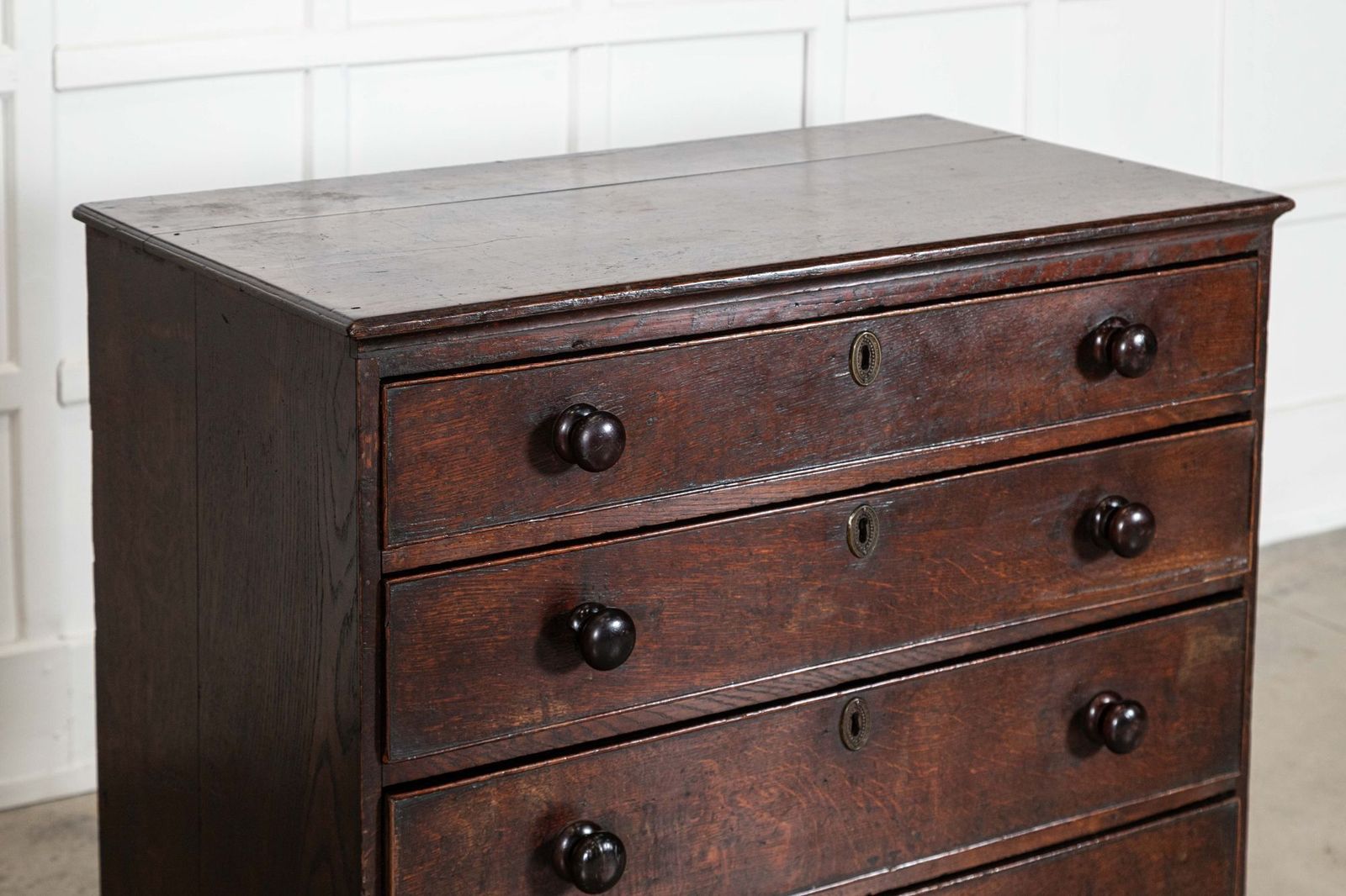 photo vinterior English 18thc Oak Chest Drawers