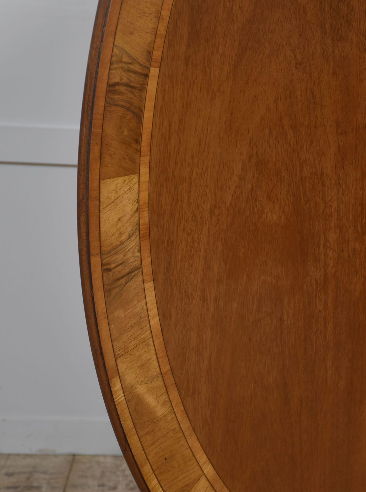 photo furniture Elegant Georgian Style Mahogany Pedestal Dining Table