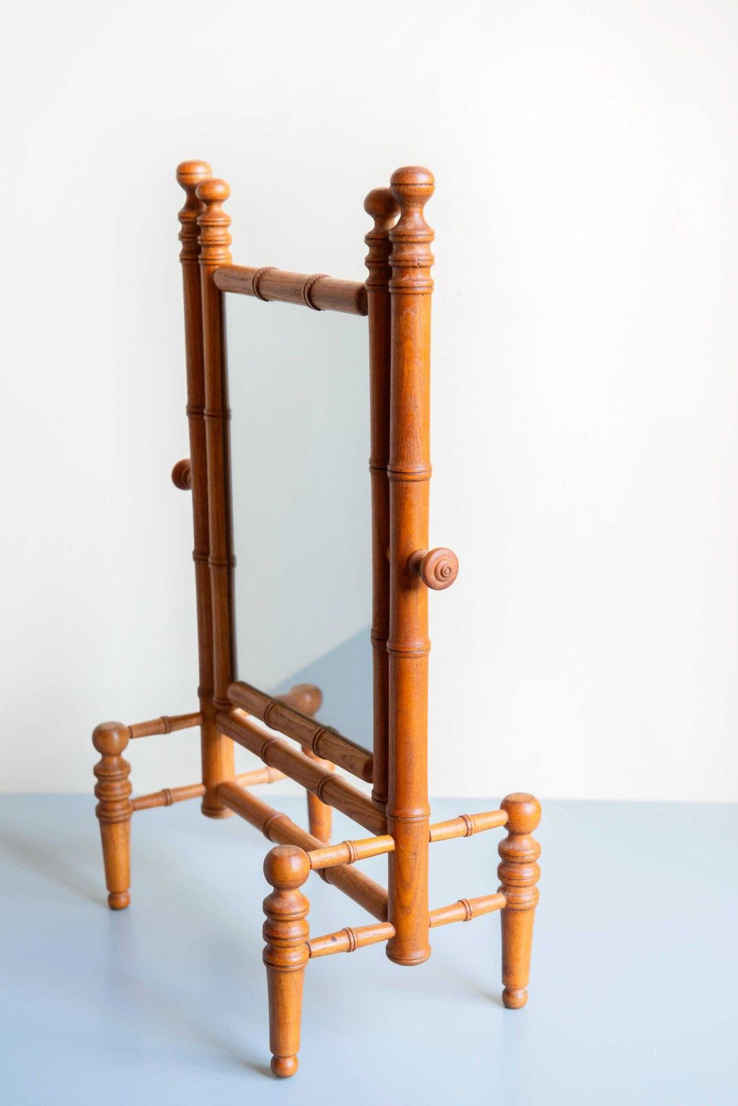 Antique Faux Bamboo Standing Tabletop Mirror – Victorian Vanity Mirror With Turned Oak Wood Frame photo vinterior