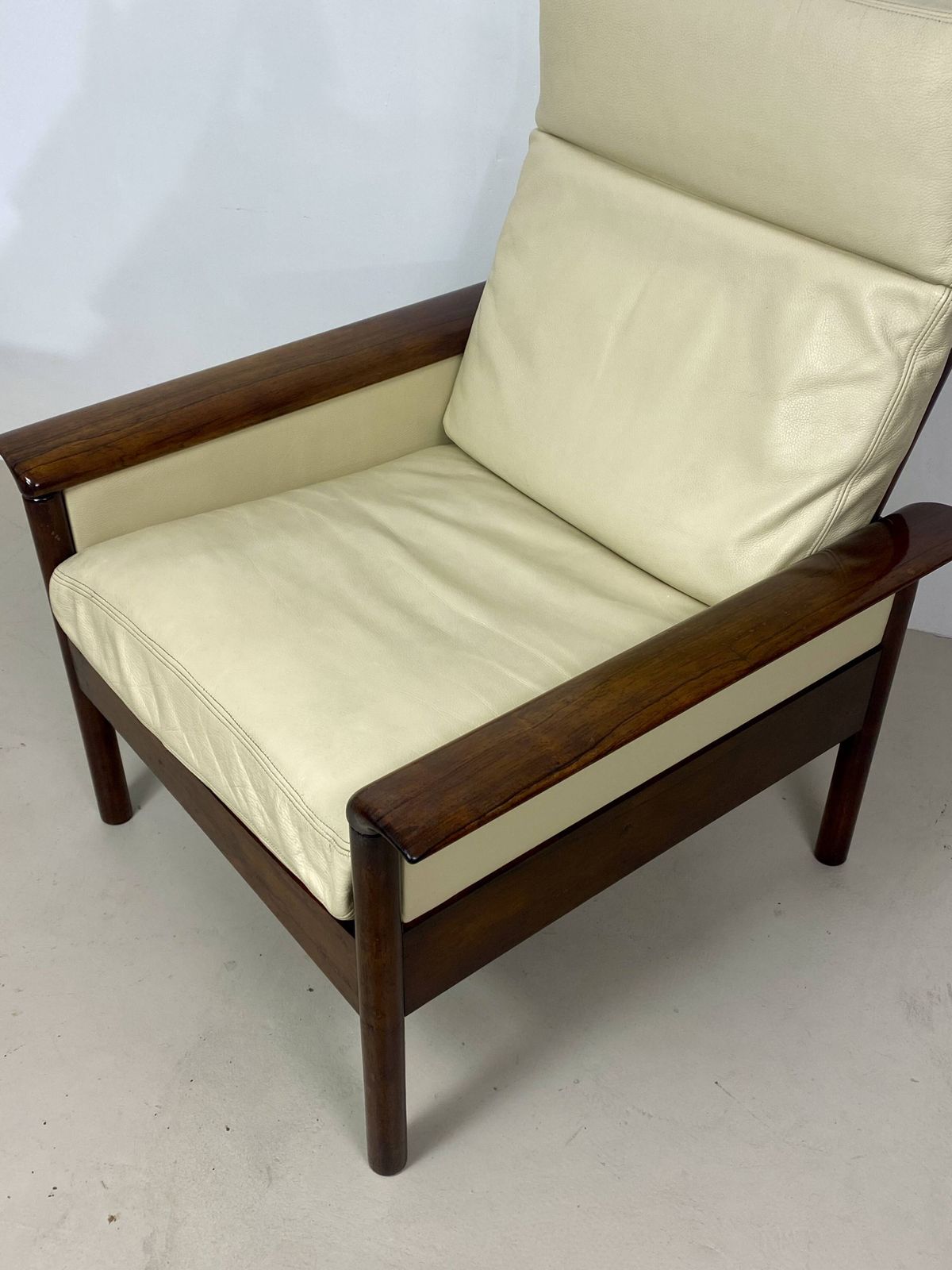 photo furniture Hans Olsen – Armchair Vatne Møbler (Denmark, 1960s)