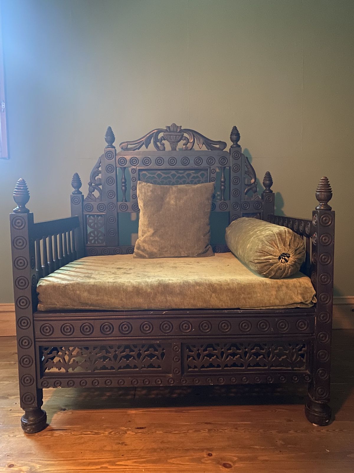 Hand Carved Indian Throne / Maharaja Bench In Solid Dark Wood — Intricate Jali Carving & Turned Finials photo Furniture