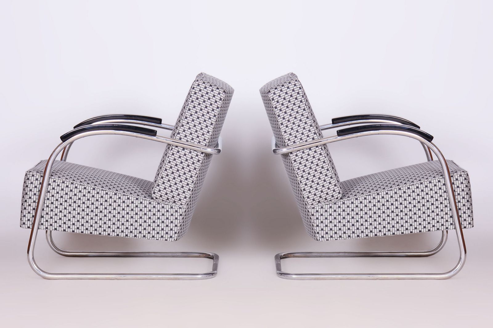 photo vinterior Pair Of Restored Bauhaus Armchairs, By Mücke Melder, Chrome, Czech, 1930s