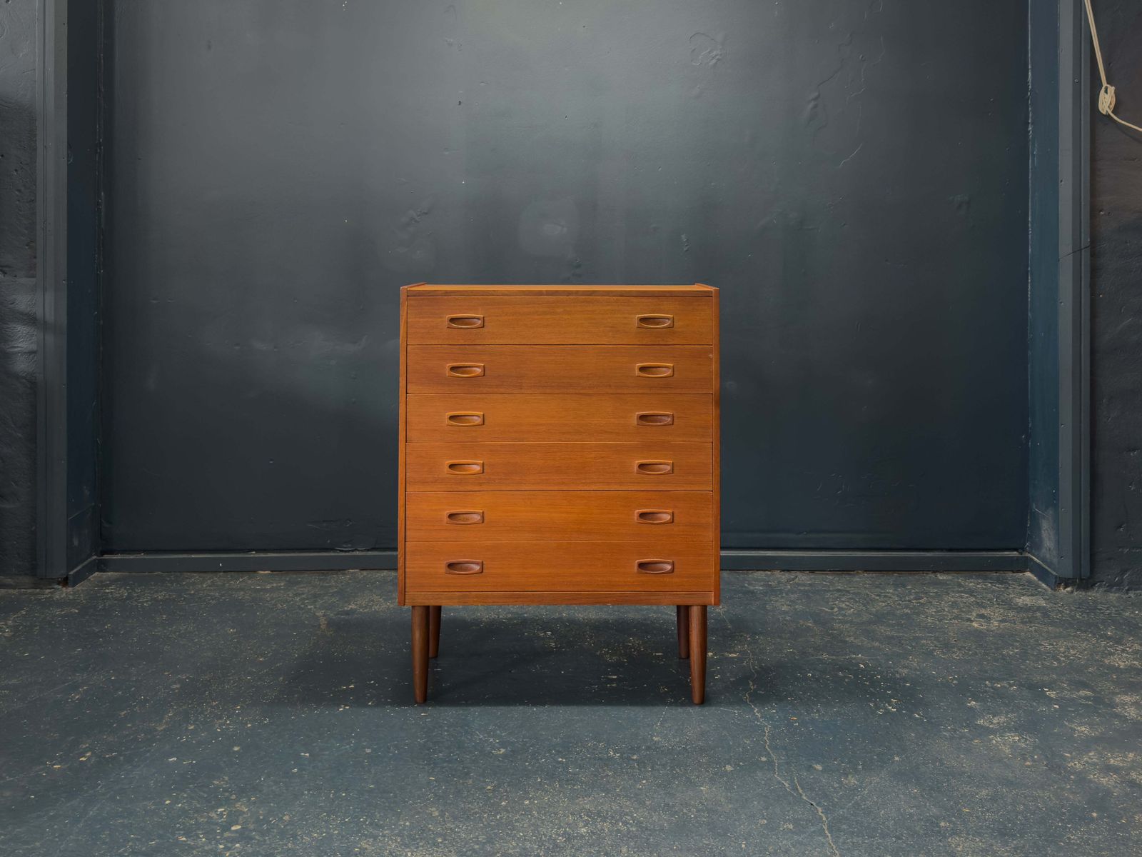 Teak Chest Of Drawers With Rectangular Handles
